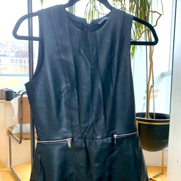 Chic black dress - Picture 1 of 2